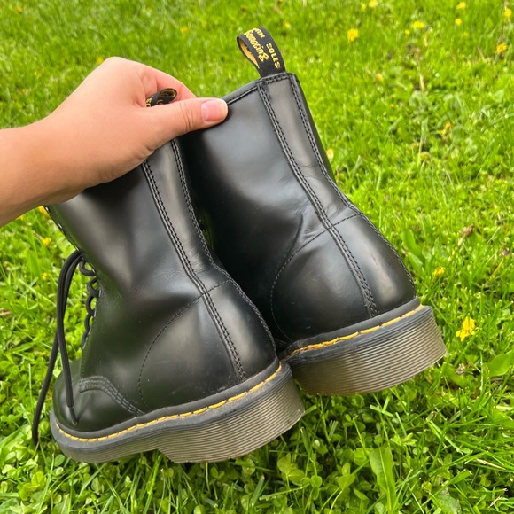 Doc Martens 1460 Women’s Smooth Leather Lace Up Boots. - Picture 2 of 4